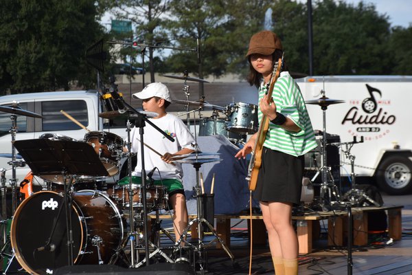 The band Z Alpha performed at the 2023 Back to School Bash.