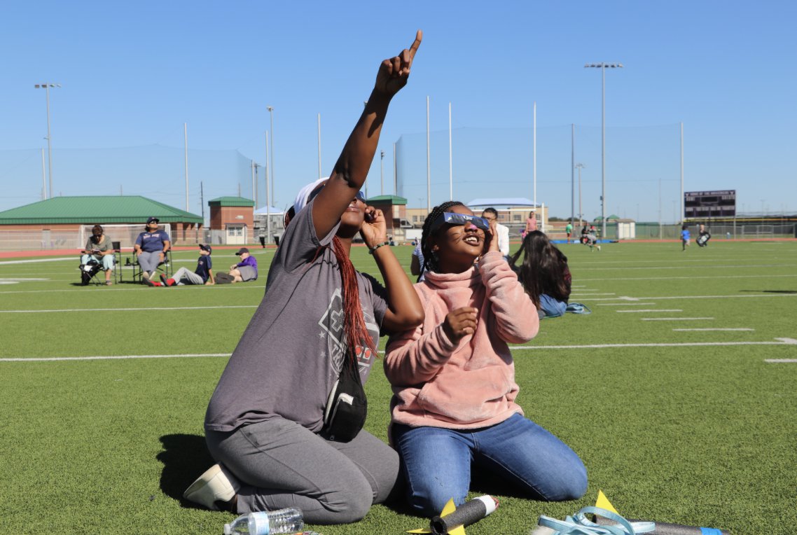 Parents and students enjoy Morton Ranch Solar Eclipse Watch Party ...