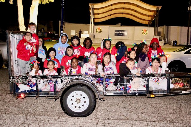 Brookshire parade 120724.jpg